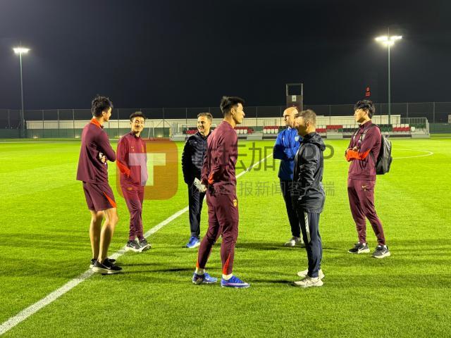 乐鱼体育网址-【现场直击】中乌赛后的老友会 卡纳瓦罗再会众弟子